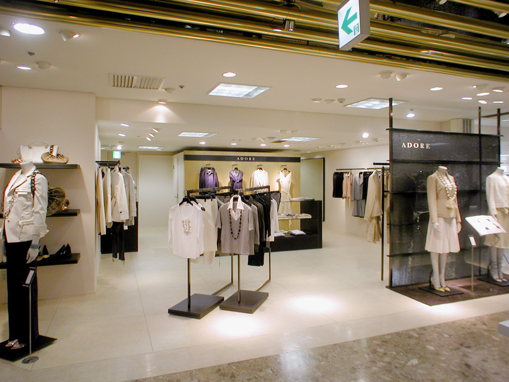 ADORE 梅田大丸/アドーア 梅田大丸/店舗設計・ショップデザイン:洋服・ファッションブランド