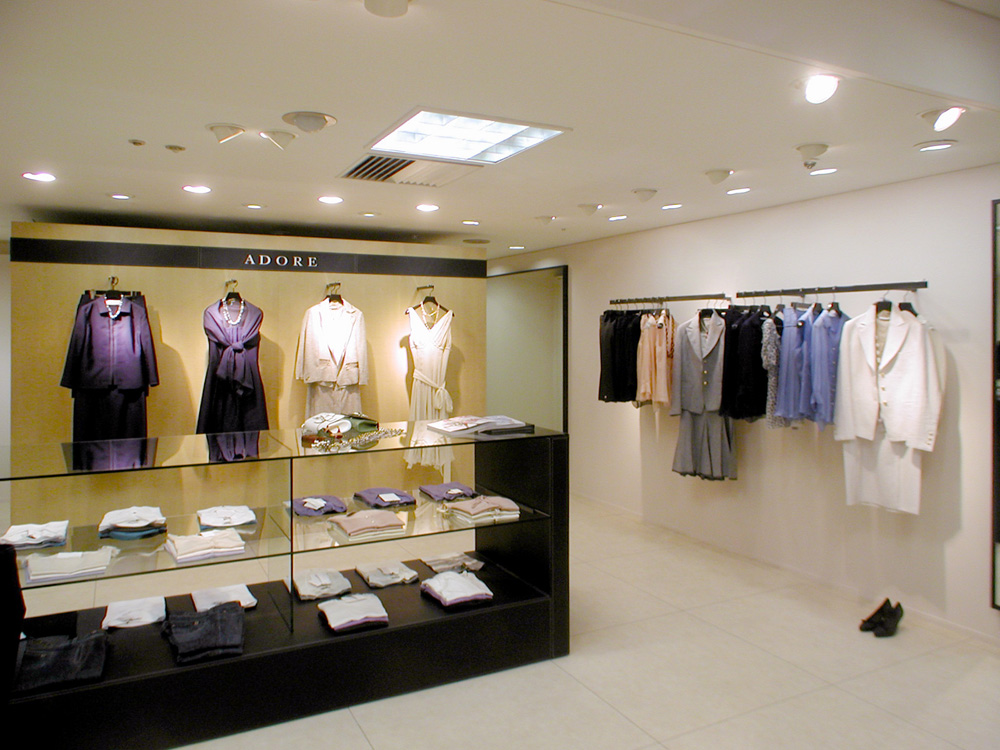ADORE 梅田大丸/アドーア 梅田大丸/店舗設計・ショップデザイン:洋服・ファッションブランド
